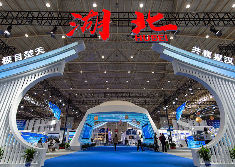 湖北武汉:走进航天科普展 迎接“中国航天日”