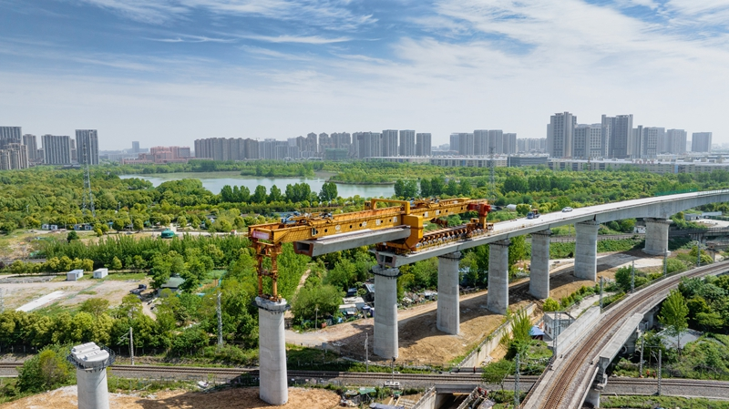 合新铁路上跨淮南线架梁完成