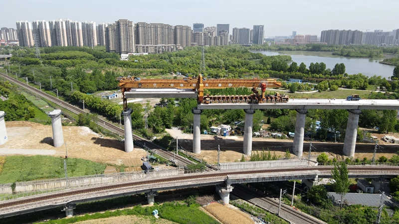 合新铁路上跨淮南线架梁完成