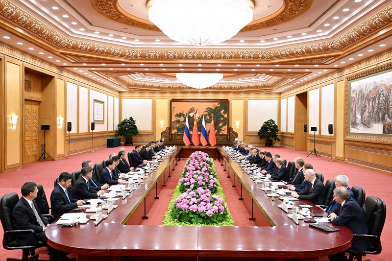5月16日上午,习近平同俄罗斯总统普京会谈