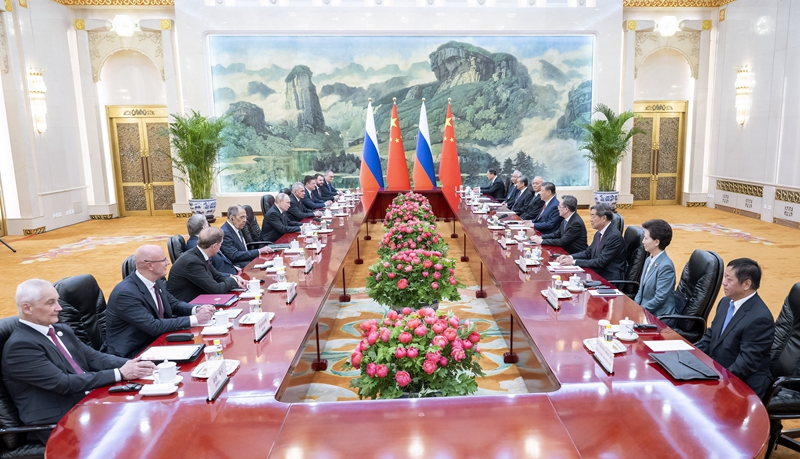 5月16日上午,习近平同俄罗斯总统普京会谈