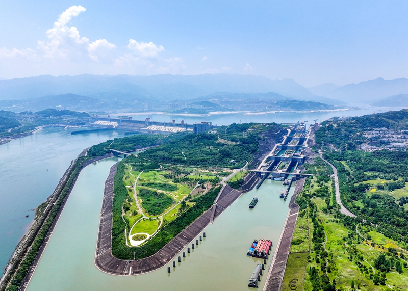 三峡枢纽累计航运通过量突破20亿吨