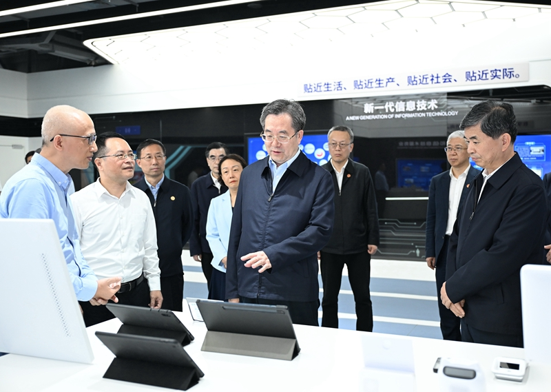 丁薛祥出席第七届数字中国建设峰会开幕式并在福建调研时强调:以科技创新引领数字经济高质量发展