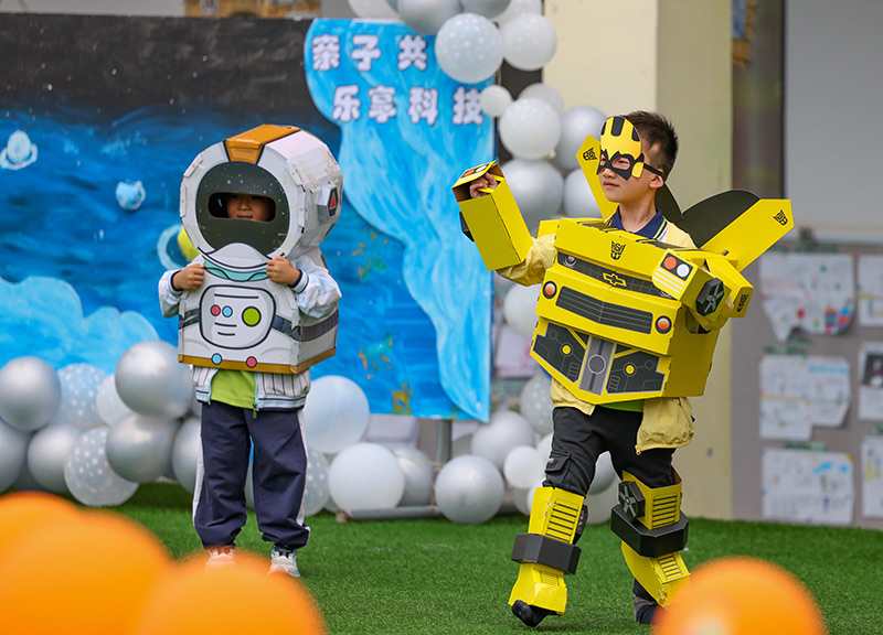近日,多彩活动迎“六一”