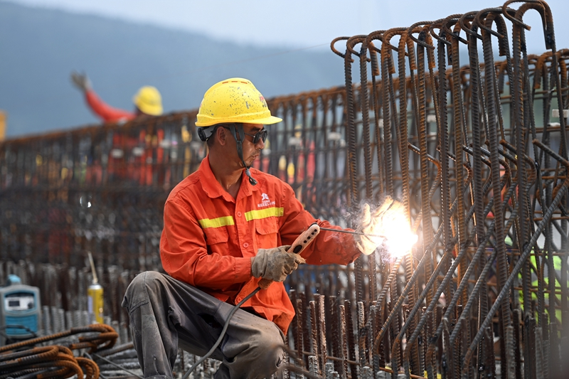 广西:南湛高速公路建设有序推进