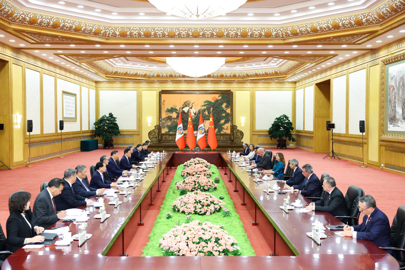 习近平同秘鲁总统博鲁阿尔特会谈