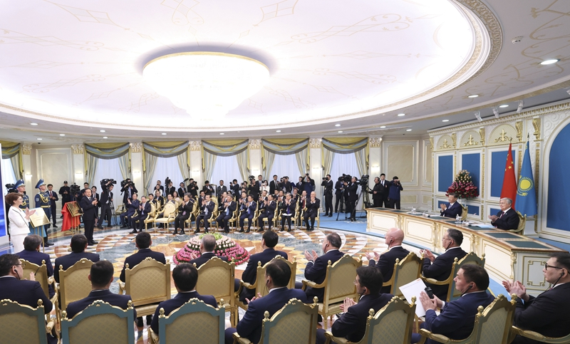 习近平同哈萨克斯坦总统托卡耶夫共见记者