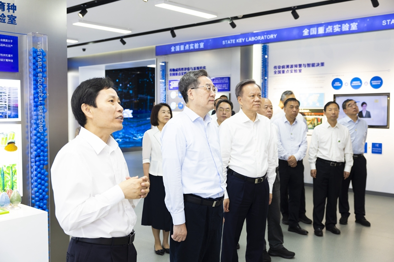丁薛祥在天津调研时强调:以“十年磨一剑”的坚定决心和顽强意志 加快实现高水平科技自立自强
