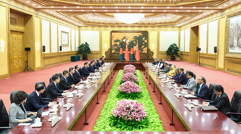 7月10日下午,国家主席习近平在北京人民大会堂会见来华进行正式访问的孟加拉国总理哈西娜