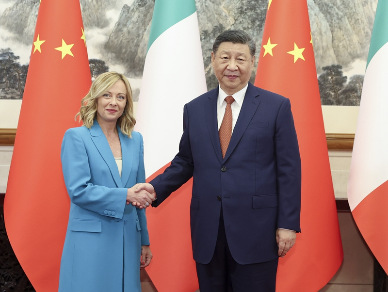 国家主席习近平在北京钓鱼台国宾馆会见来华进行正式访问的意大利总理梅洛尼。