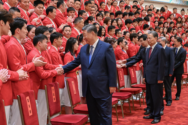 习近平在接见第33届奥运会中国体育代表团时强调:戒骄戒躁 再接再厉 为建设体育强国再立新功