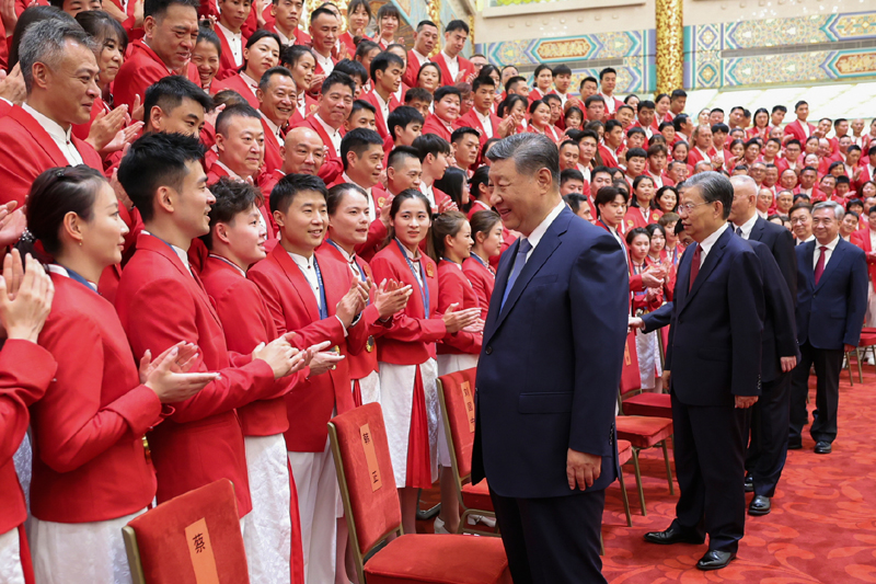 习近平在接见第33届奥运会中国体育代表团时强调:戒骄戒躁 再接再厉 为建设体育强国再立新功