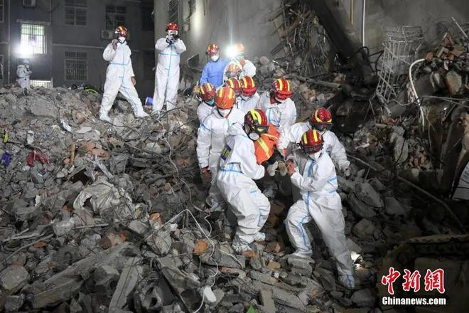 哀恸！长沙居民自建房倒塌事故致53人遇难