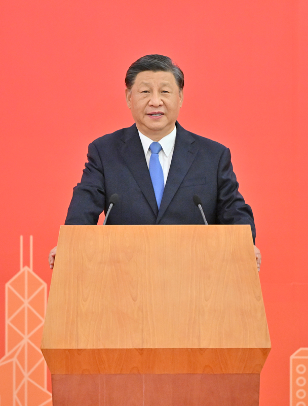 习近平抵达香港出席庆祝香港回归祖国25周年大会暨香港特别行政区第六届政府就职典礼并视察香港