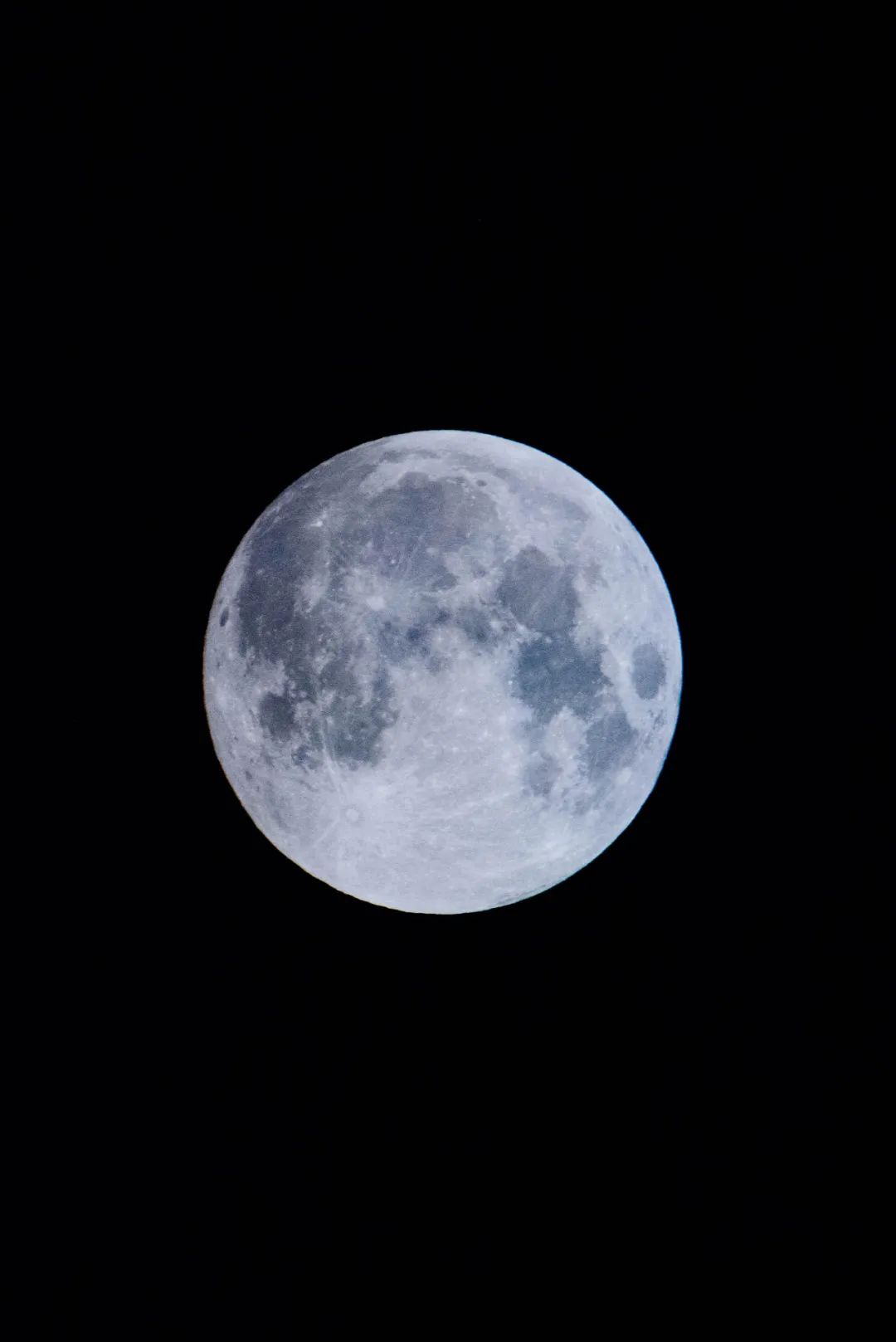 本年度“最大满月”亮相夜空,2022年最大的“超级月亮”