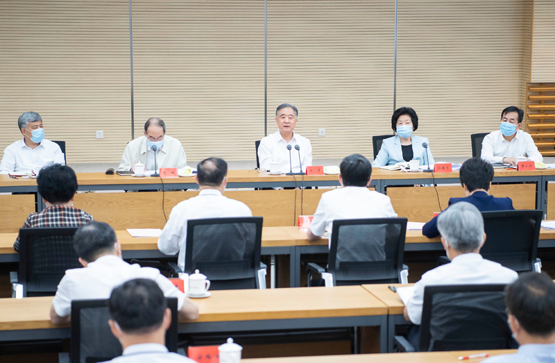 汪洋参加省部级干部民族和宗教工作专题研讨班学员座谈会