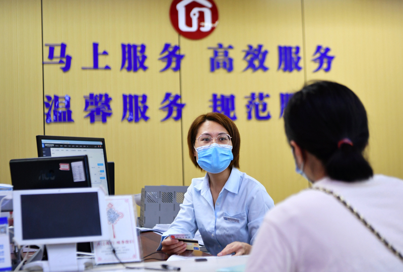 党的十九大以来公务员队伍建设工作综述：建设高素质人民公仆队伍 锻造新时代治国理政中坚力量