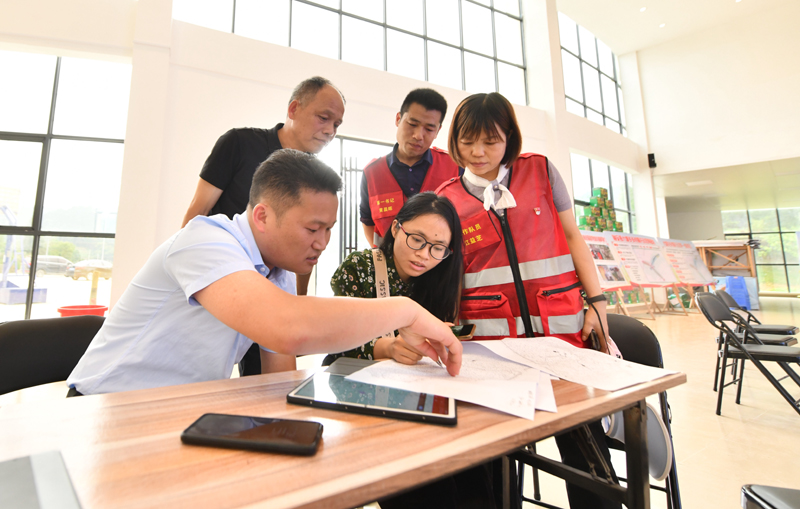 党的十九大以来公务员队伍建设工作综述:建设高素质人民公仆队伍 锻造新时代治国理政中坚力量
