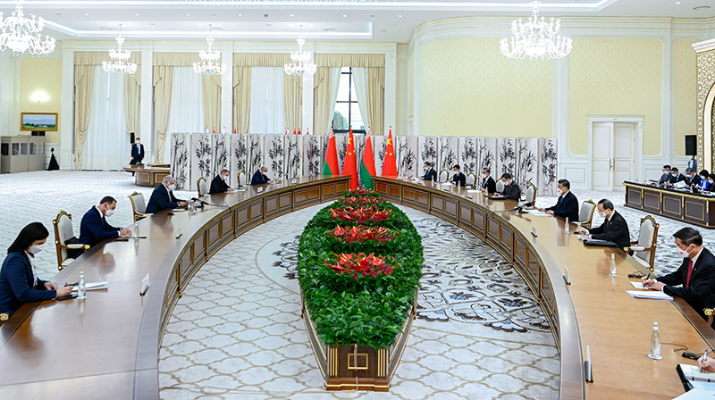 习近平会见白俄罗斯总统卢卡申科