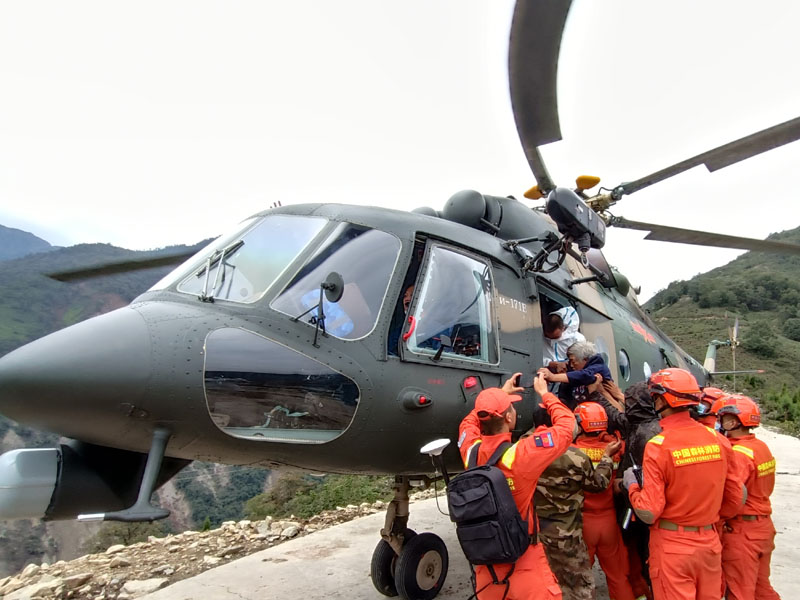2700余子弟兵全力投入抗震救灾