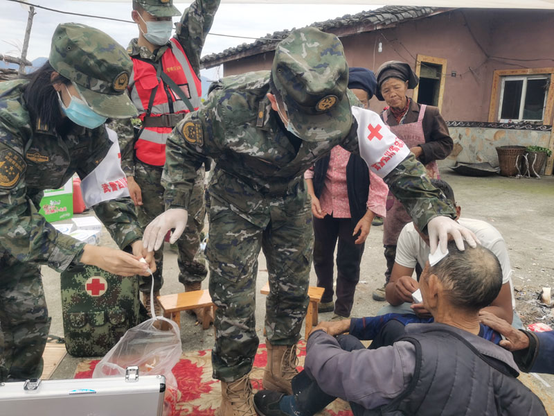 2700余子弟兵全力投入抗震救灾