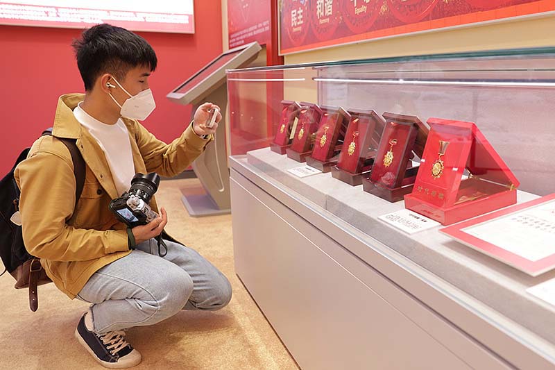 挺起新时代精神脊梁——从“奋进新时代”主题成就展看新时代文化建设