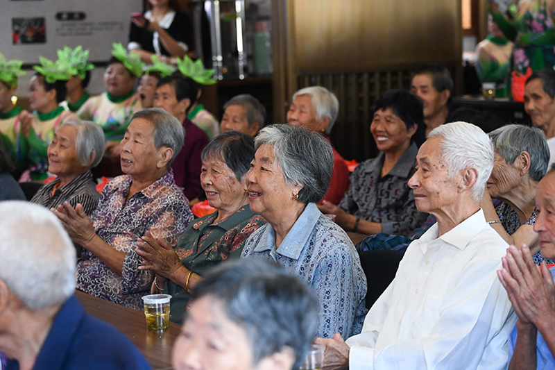 新时代新作为新篇章·奔向美好生活 | 让每个老年人都能拥有幸福晚年