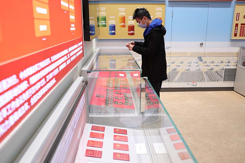 沿着中国特色强军之路阔步前进——从“奋进新时代”主题成就展看新时代国防和军队建设