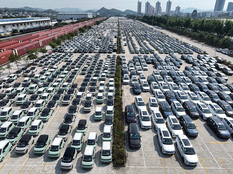 非凡十年：中国的十个维度
