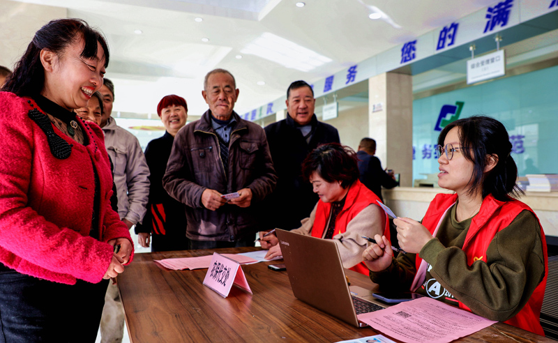 减负增效重实干 担当尽责开新篇——党的十九大以来以习近平同志为核心的党中央整治形式主义为基层减负综述