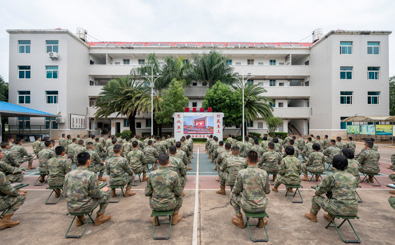 为如期实现建军一百年奋斗目标砥砺奋进——全军官兵认真收听收看党的二十大开幕会并展开学习讨论