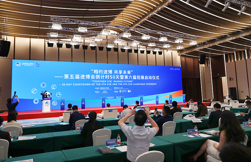 凝心聚伟力 奋进谱华章——写在共和国73周年华诞之际