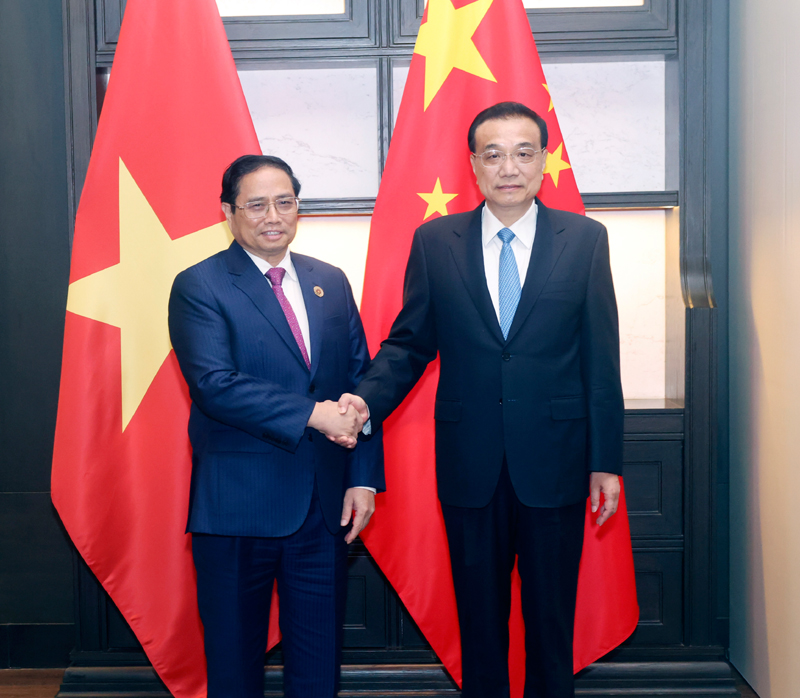 李克强分别会见新加坡总理李显龙、越南总理范明政
