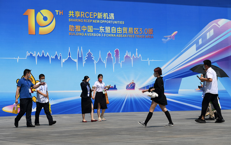 同行天下大道 共创光明未来——写在习近平主席即将出席二十国集团领导人第十七次峰会和亚太经合组织第二十九次领导人非正式会议并对泰国进行访问之际