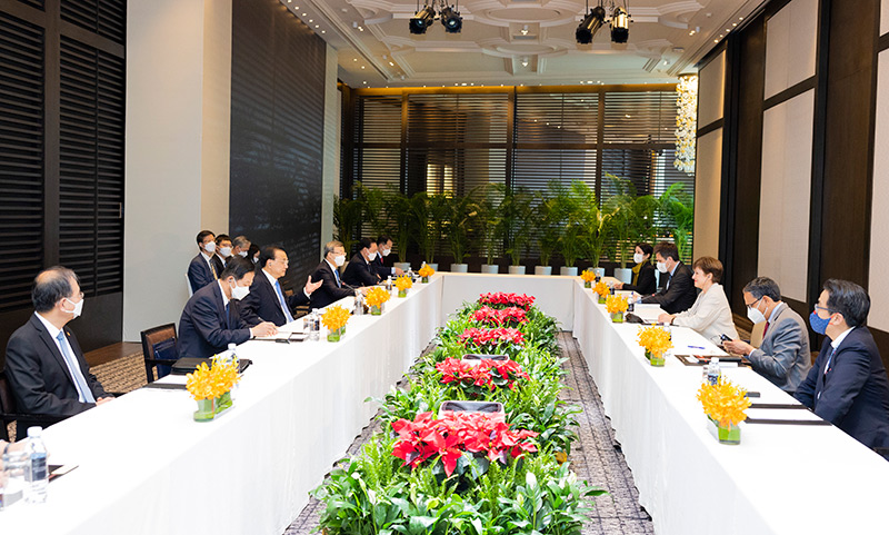 李克强分别会见国际货币基金组织总裁格奥尔基耶娃、老挝总理潘坎