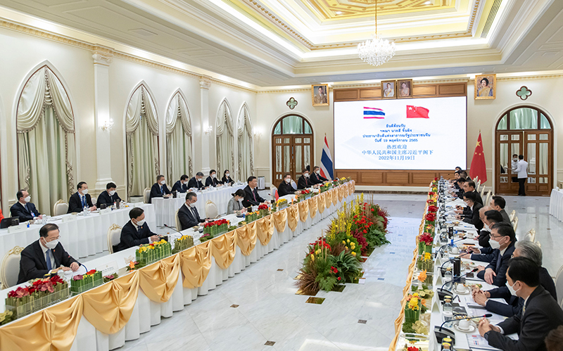 习近平同泰国总理巴育举行会谈