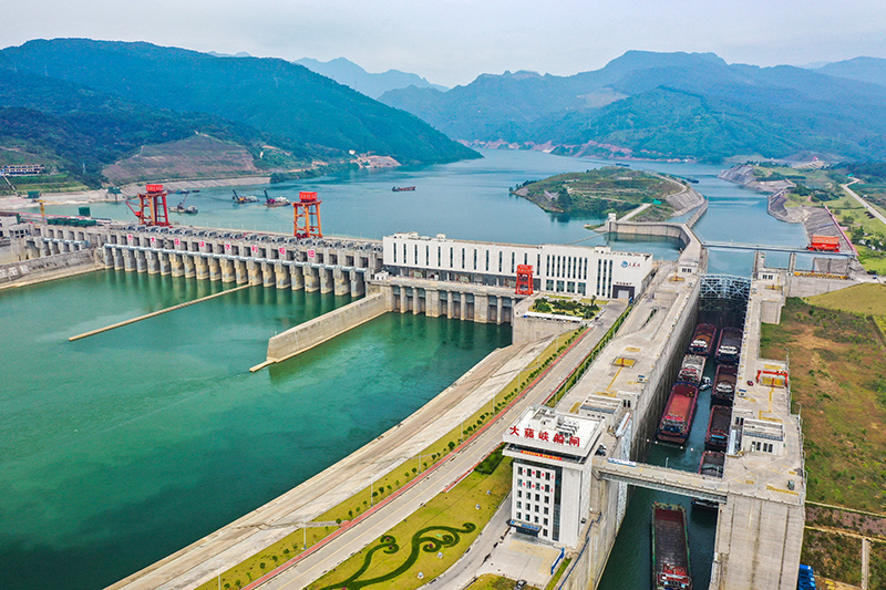 把高质量发展作为全面建设社会主义现代化国家的首要任务——各地贯彻落实党的二十大精神聚力经济建设观察