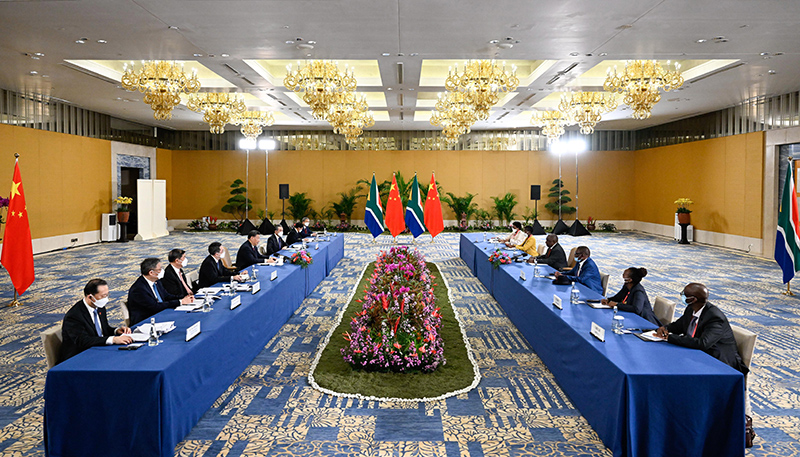 习近平会见南非总统拉马福萨