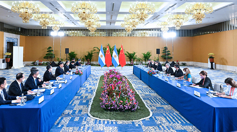 习近平会见阿根廷总统费尔南德斯