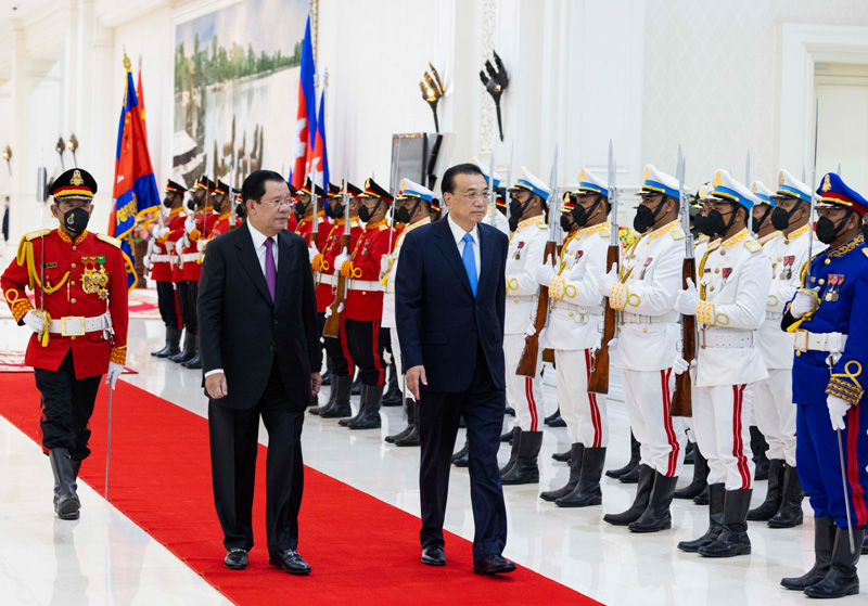 【人民日报】李克强同柬埔寨首相洪森举行会谈时强调 弘扬传统友谊 深化互利合作 推动中柬全面战略合作伙伴关系迈向更高水平