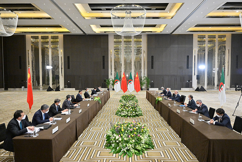 习近平会见阿尔及利亚总理阿卜杜拉赫曼