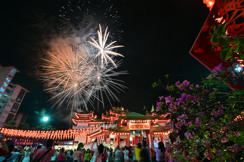 “春节热”点亮全球“中国红”