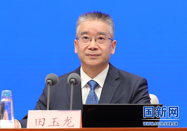 国务院新闻办举行发布会 介绍2022年工业和信息化发展情况