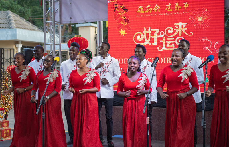 “春节热”点亮全球“中国红”