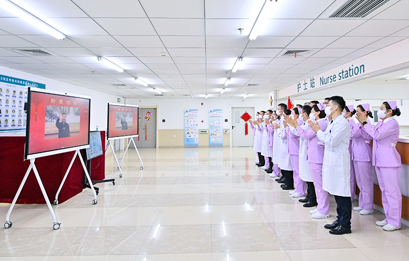 习近平春节前夕视频连线看望慰问基层干部群众