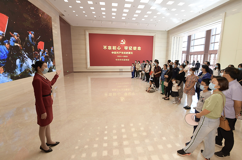 “两个确立”为党和国家事业发展提供根本保证——新征程上满怀信心开新局展新貌系列述评之一