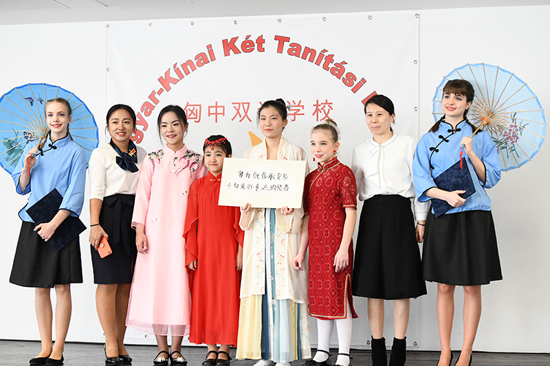 努力做传承发展中匈友好事业的使者——习近平主席复信令匈中双语学校师生倍感温暖与鼓舞
