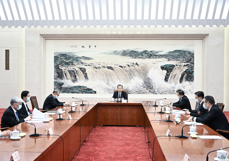 十四届全国人大一次会议主席团常务主席第五次会议举行 赵乐际主持