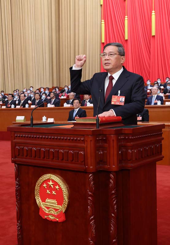 十四届全国人大一次会议举行第四次全体会议