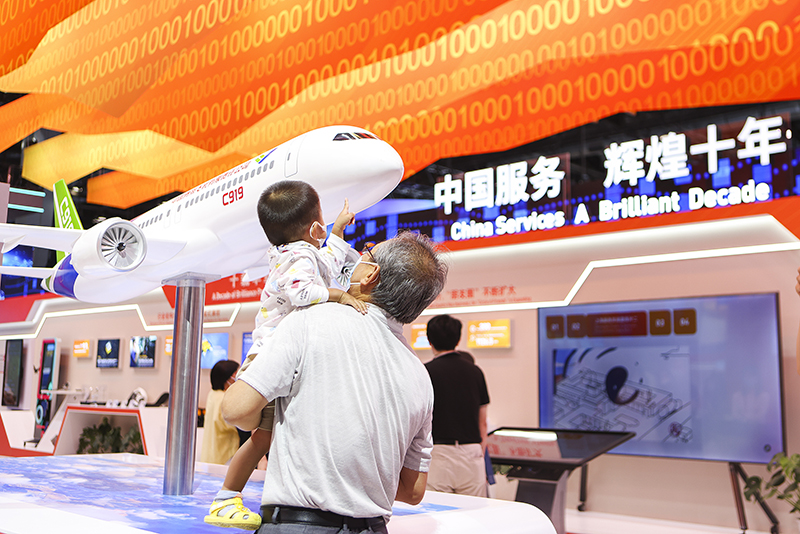 迈向现代化强国的发展密码——《习近平经济思想的时代特质和实践价值》智库报告解析中国经济高质量发展科学指南
